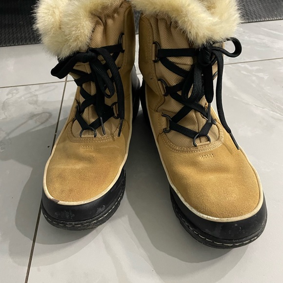 Sorel boots - Picture 1 of 4
